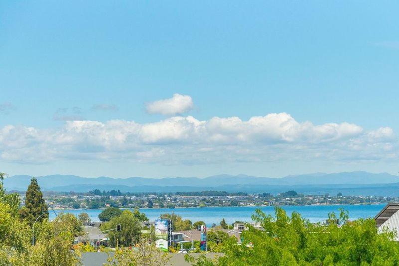 Lakeview Luxury - Taupo Holiday Apartment Exteriör bild